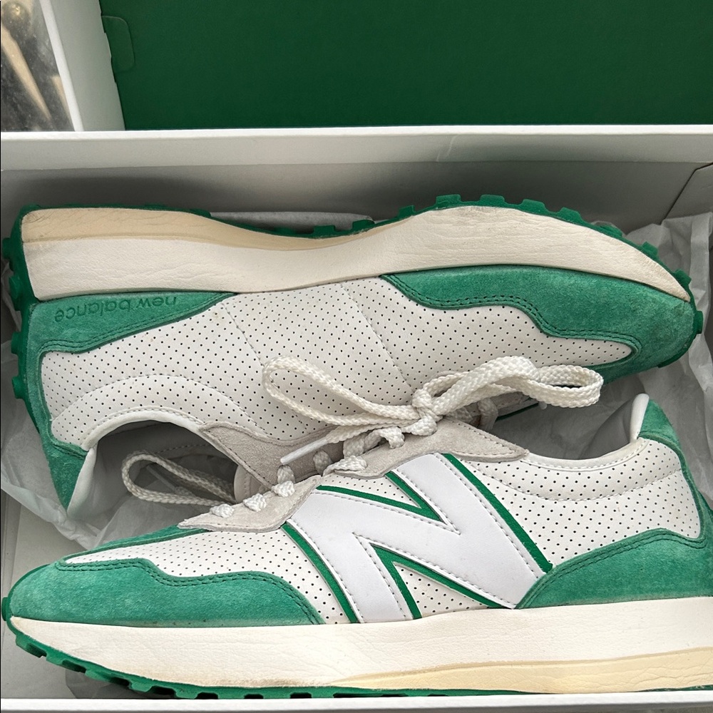 New Balance White and Green Athletic Shoes size 9.5